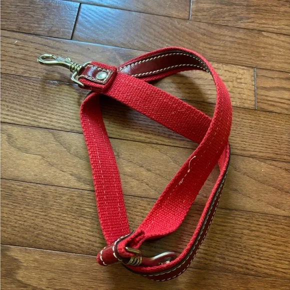 Luxurious Red Leather Travel Bag - Picture 4 of 14